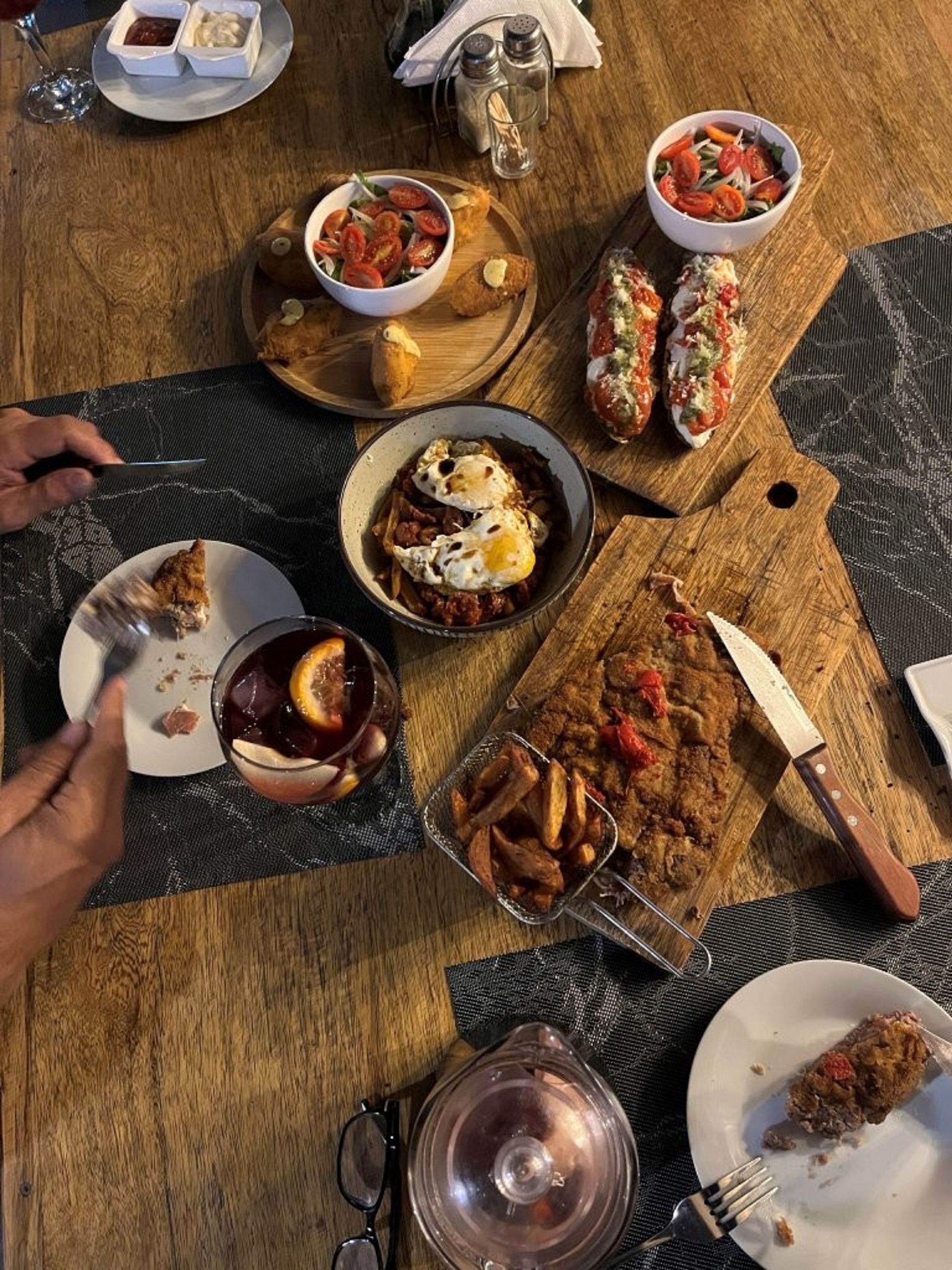 Desayuno completo con productos frescos en el hotel Casa Mara en Dakar