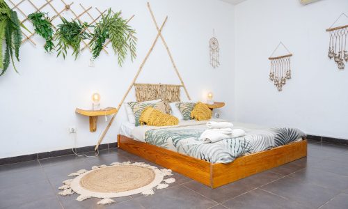 Chambre Standard Casa Mara Dakar - Lit double et décoration artisanale